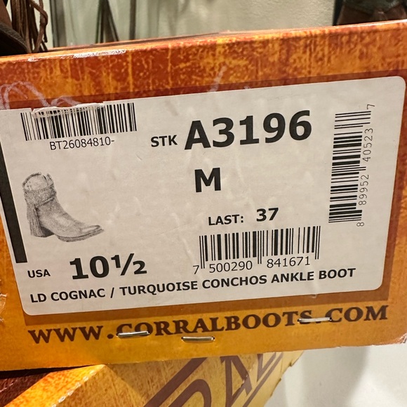 Corral Turquoise Conchos Ankle Boots - Picture 5 of 6